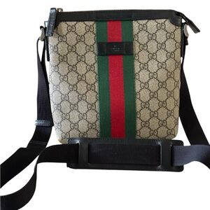 Gucci GG supreme unisex messenger bag with original receipt